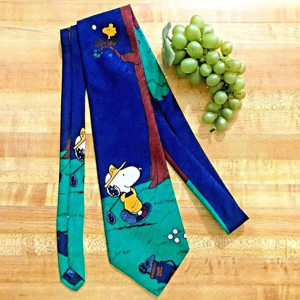 #1048 Cartoon SNOOPY CHARLIE BROWN and gang necktie 56 X 4